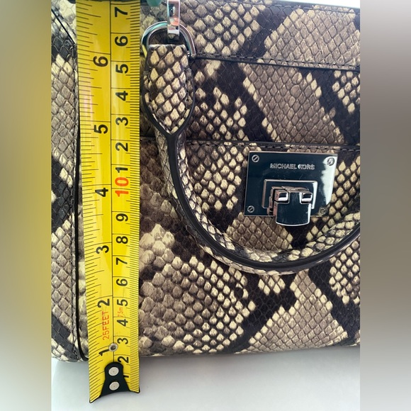 New Michael Kors snake skin with handles and shoulder strap - Picture 7 of 7